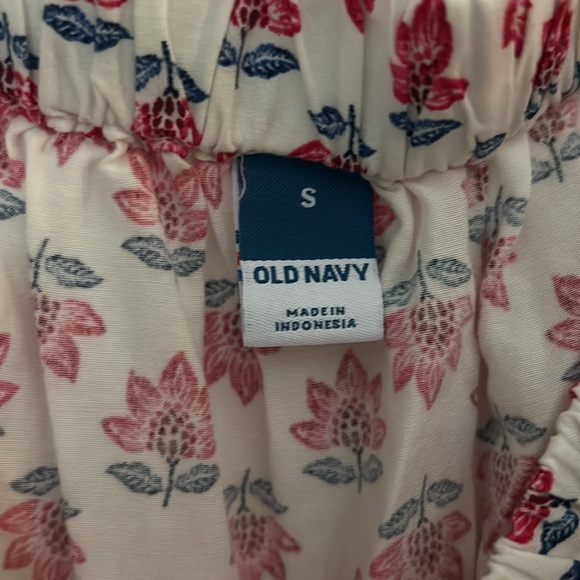 Super cute patterned top perfect for a day out in the sun - Picture 2 of 3